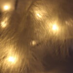 Led Φωτιζόμενο Χριστουγεννιάτικο Δέντρο Με Λευκά Πούπουλα Με 48Led Θερμό Φωτισμό 1.20m - Chistmas LED tree white feather - Image 2